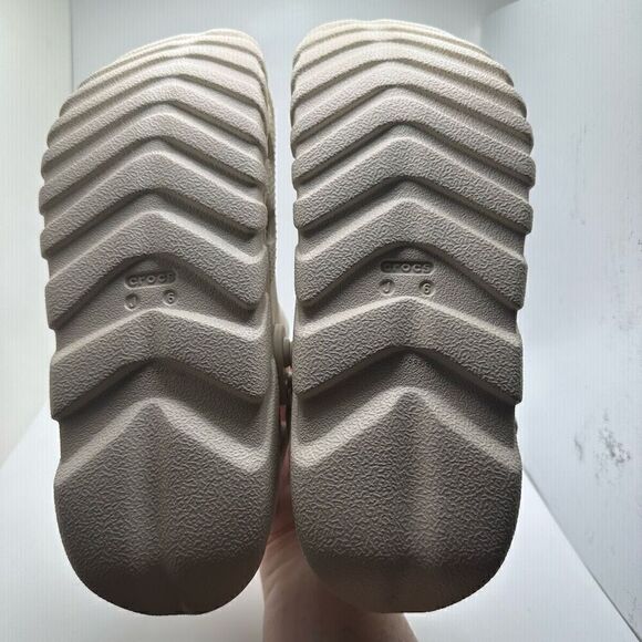 CROCS DUET MAX II CLOGS BEIGE KIDS J6 - NEW - Picture 5 of 7